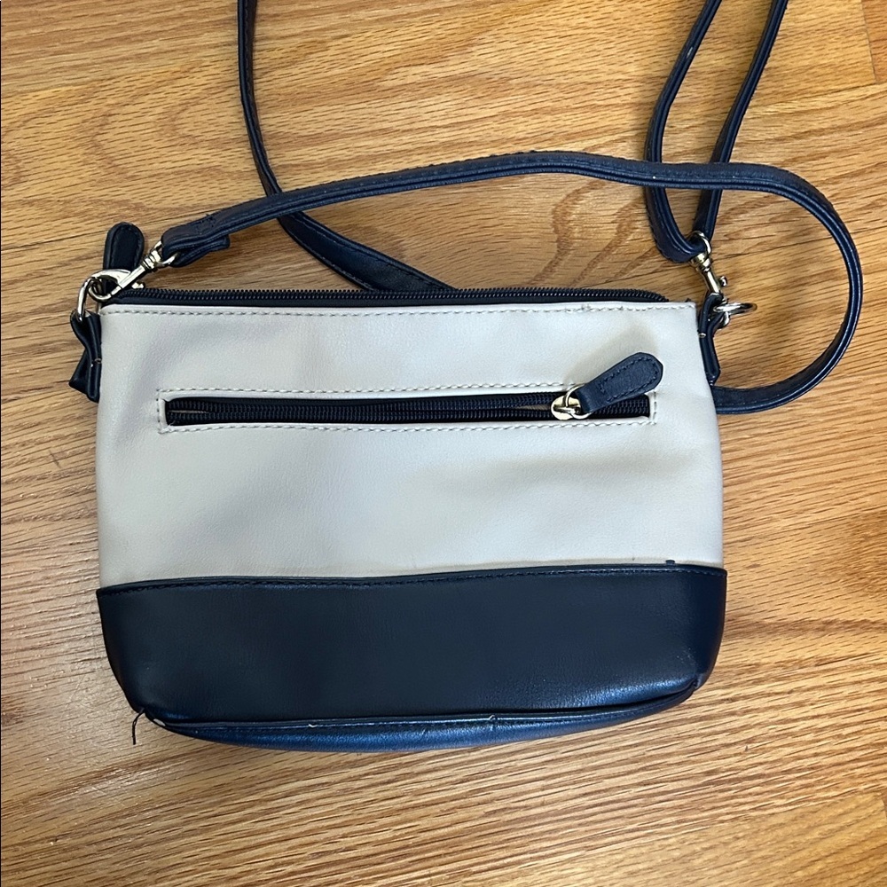 Stone Mountain Accessories Navy and Cream Crossbody Bag - Picture 3 of 7
